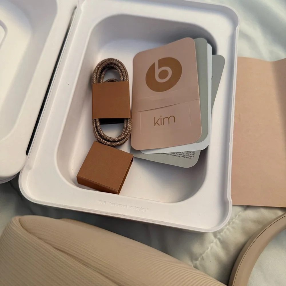 Beats Kim Kardashian studio pro head phones moon - Picture 4 of 7